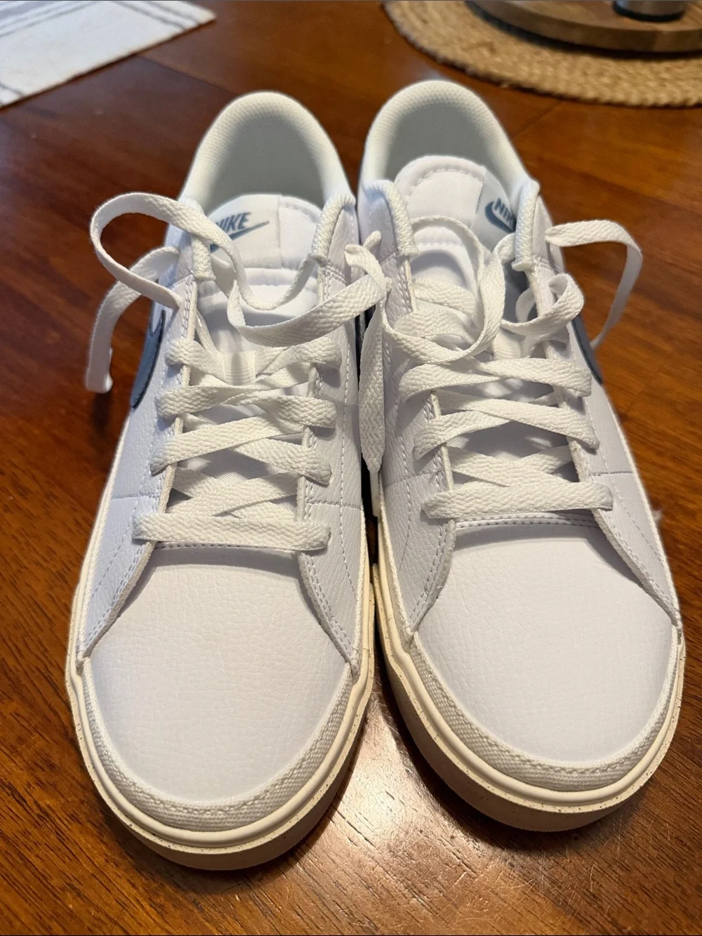 Nike White Low-Top Sneakers with Gray Swoosh Sz 10.  New